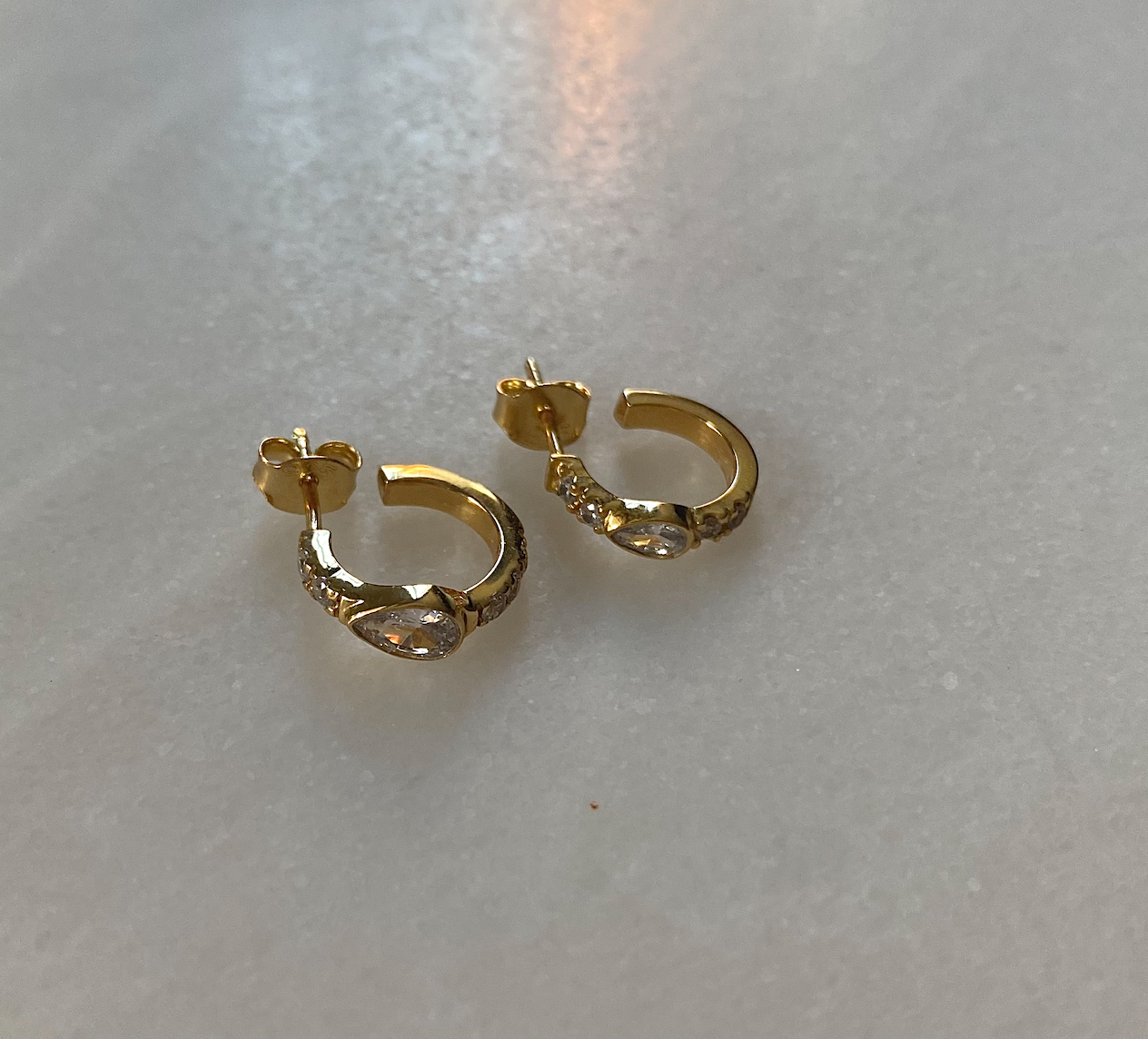 18k Zirconia Soul Huggies