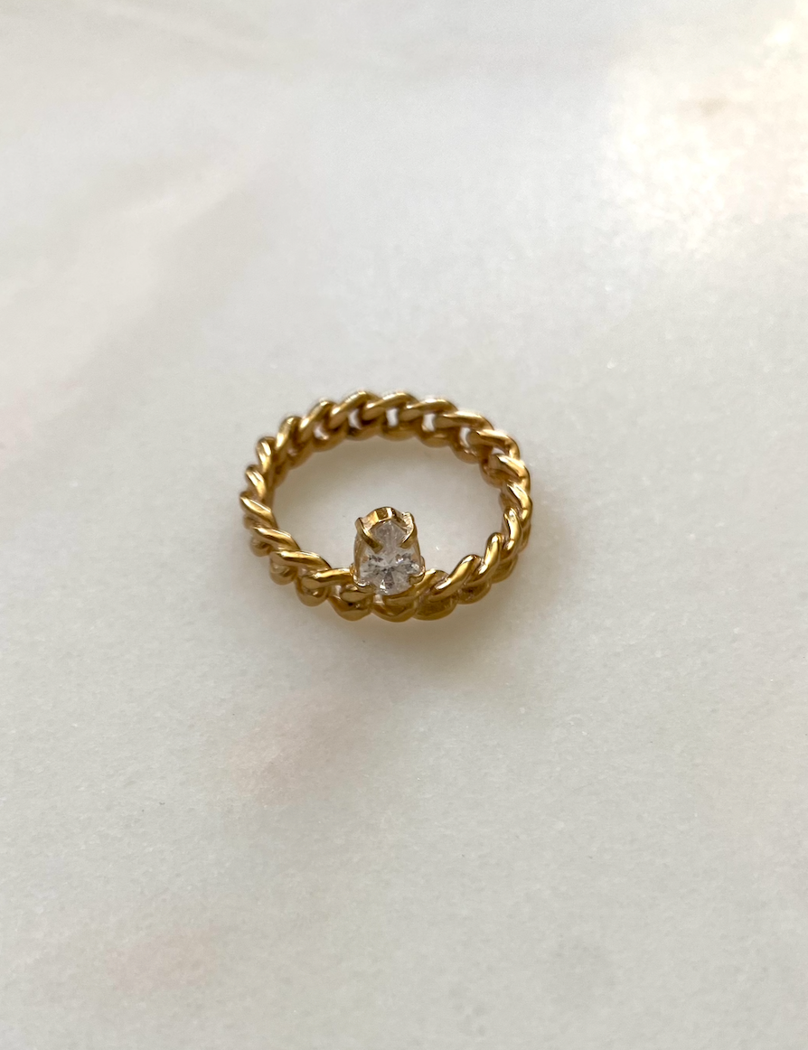 18k Shai Ring with Zirconia Gemston